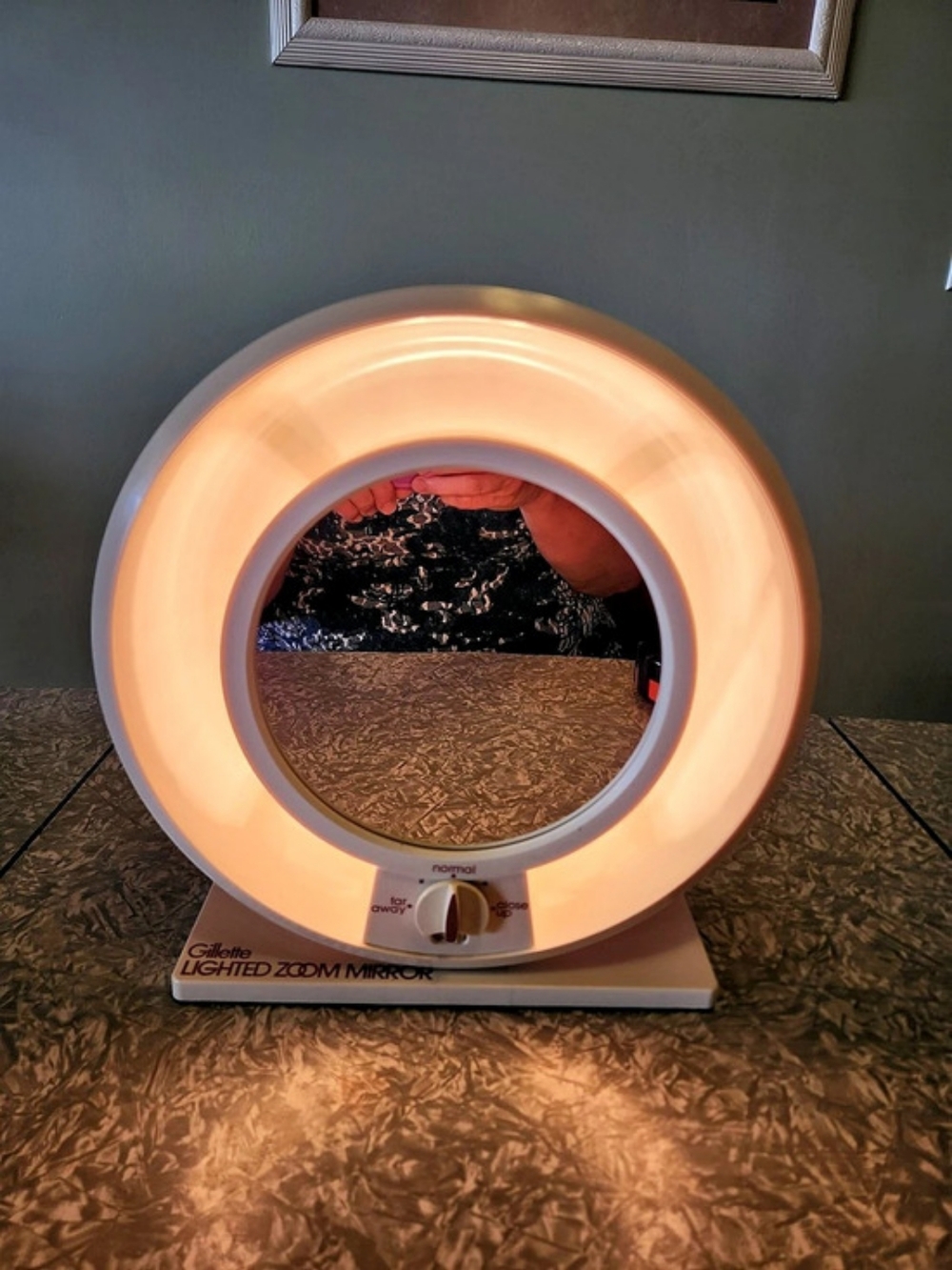 Gillette Lighted Zoom Mirror Pink & White